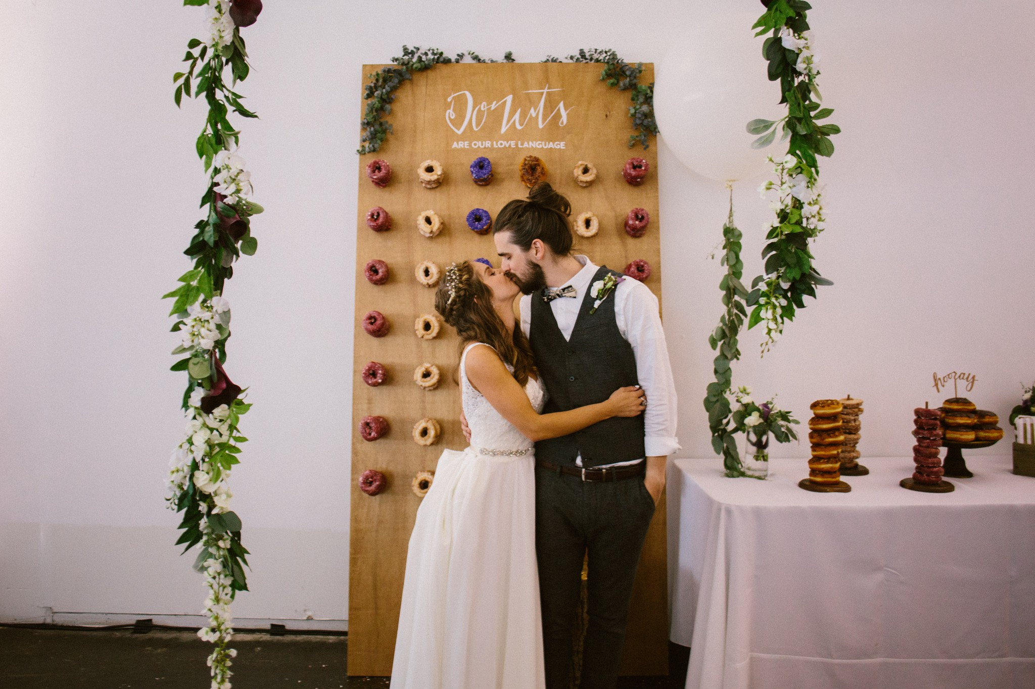 downtown-cleveland-red-space-events-wedding-photos-45